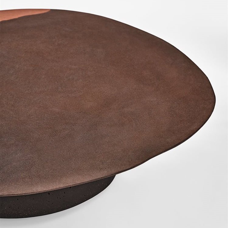 Mesa de centro antigua de acero inoxidable con forma redonda irregular