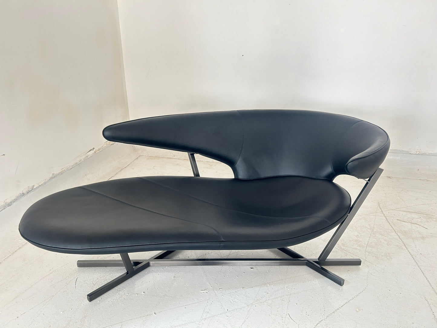 Simple leather sofa lobster shape single recliner with backrest