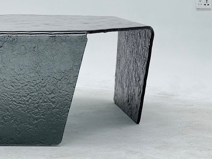 Mesa de centro de vidrio termofusible negro con textura cóncava y convexa forjada, adecuada para sala de estar