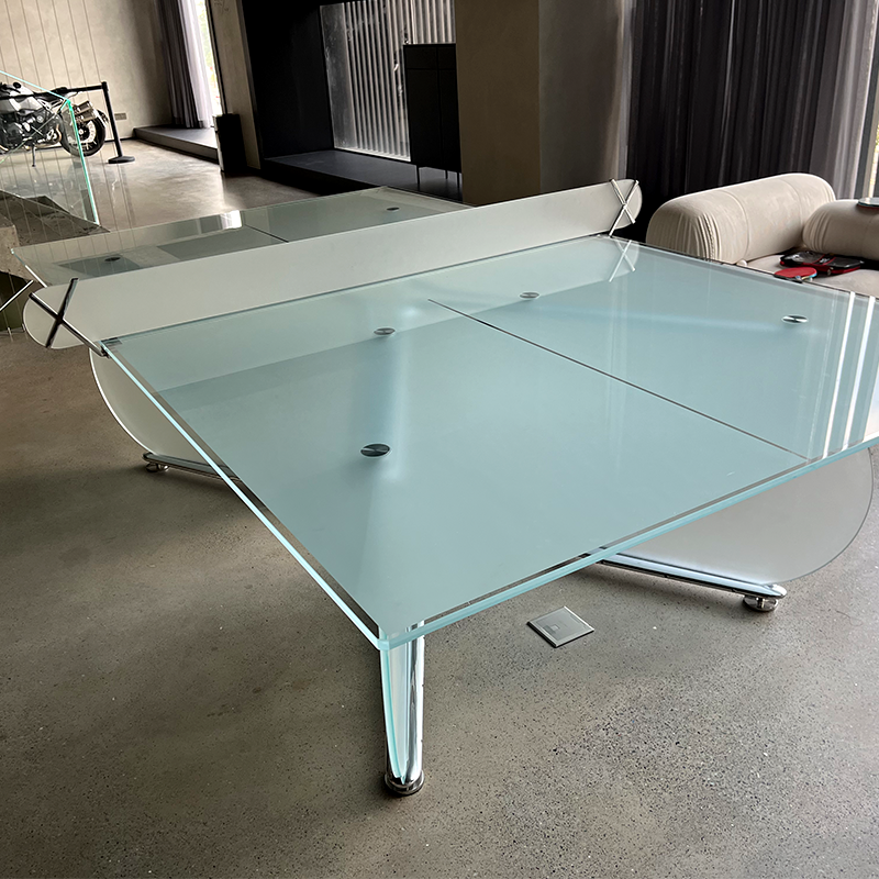 Mesa de ping pong de cristal con base redonda