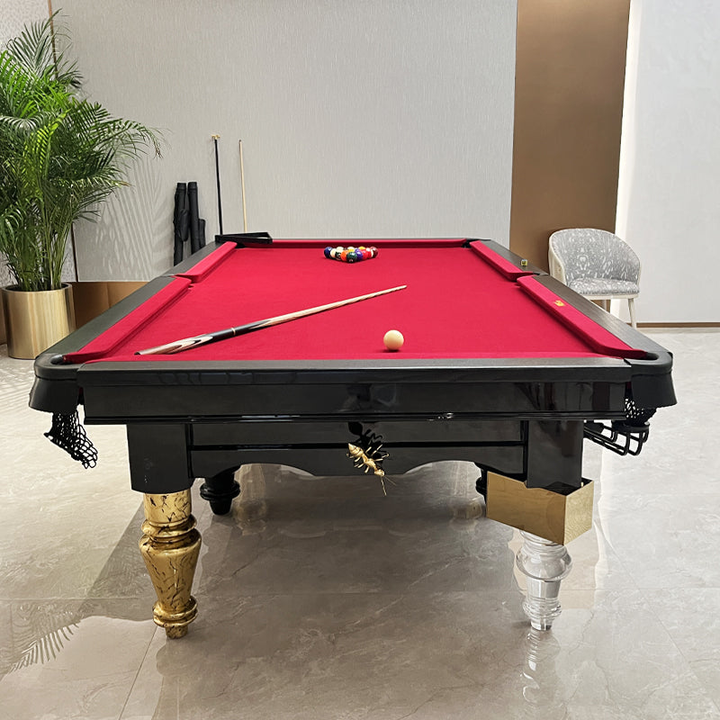 Mesa de billar de diseño exclusivo con detalles dorados