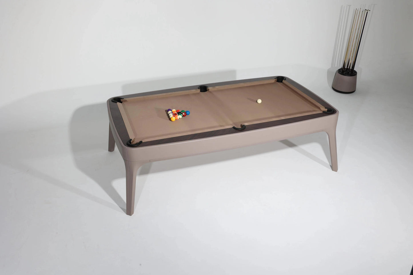 Mesa de billar de nogal con taco y bolas de billar