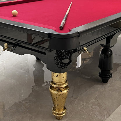 Mesa de billar de diseño exclusivo con detalles dorados