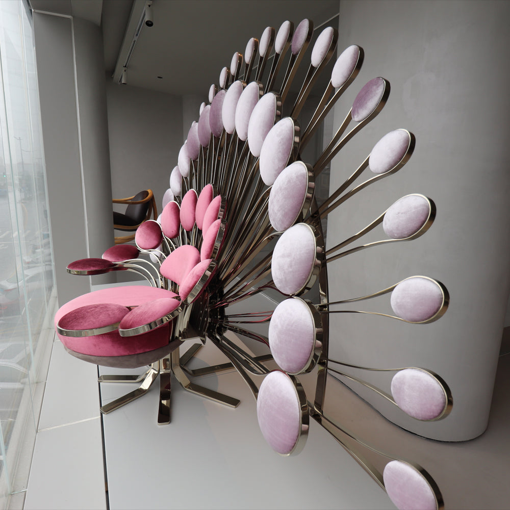 Sillón de terciopelo de lujo con forma de pavo real