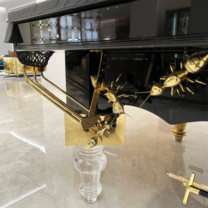 Mesa de billar de diseño exclusivo con detalles dorados