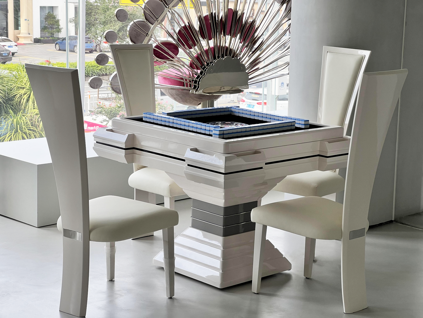 Mesa de mahjong automática con torre multicolor