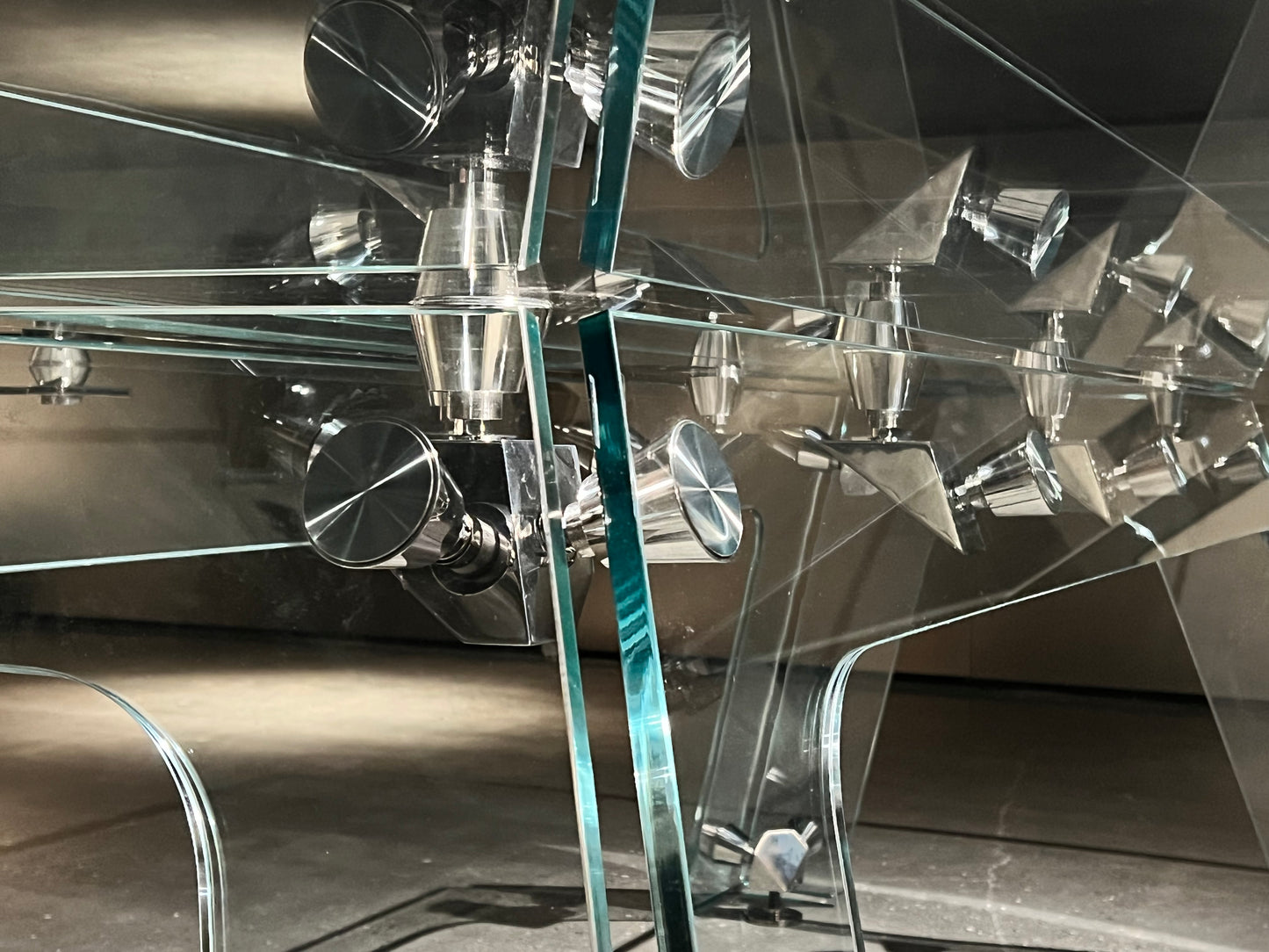 Mesa de ping pong de cristal, apta para interior y exterior.