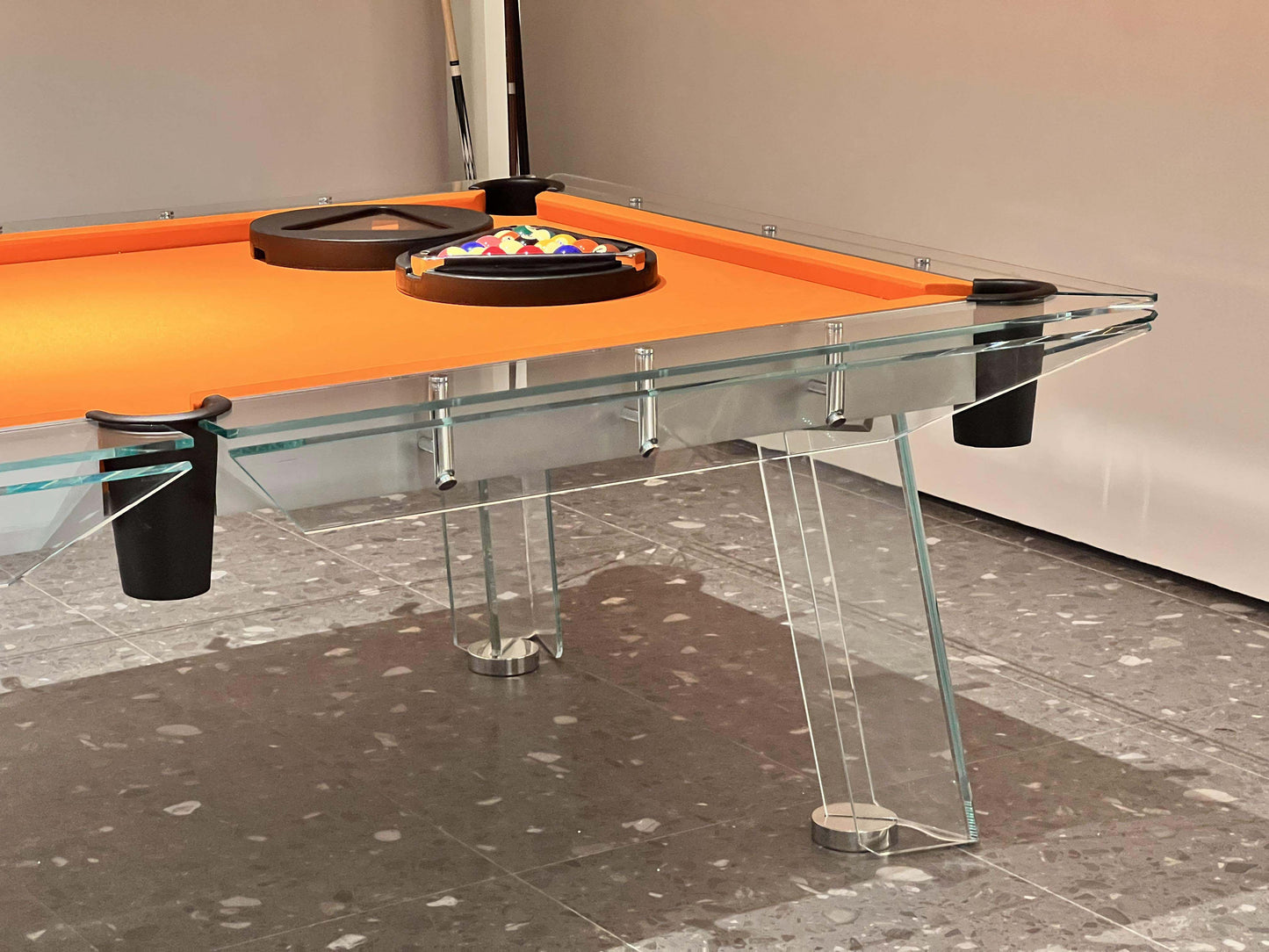 Mesa de billar de cristal color naranja