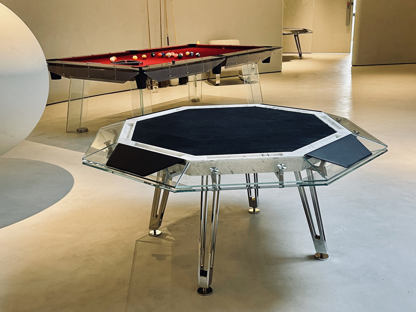Mesa de póquer de cristal para ocho personas