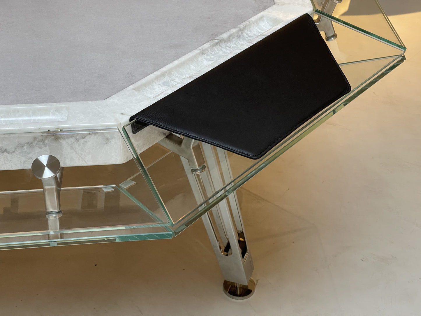 Mesa de póquer de cristal para ocho personas