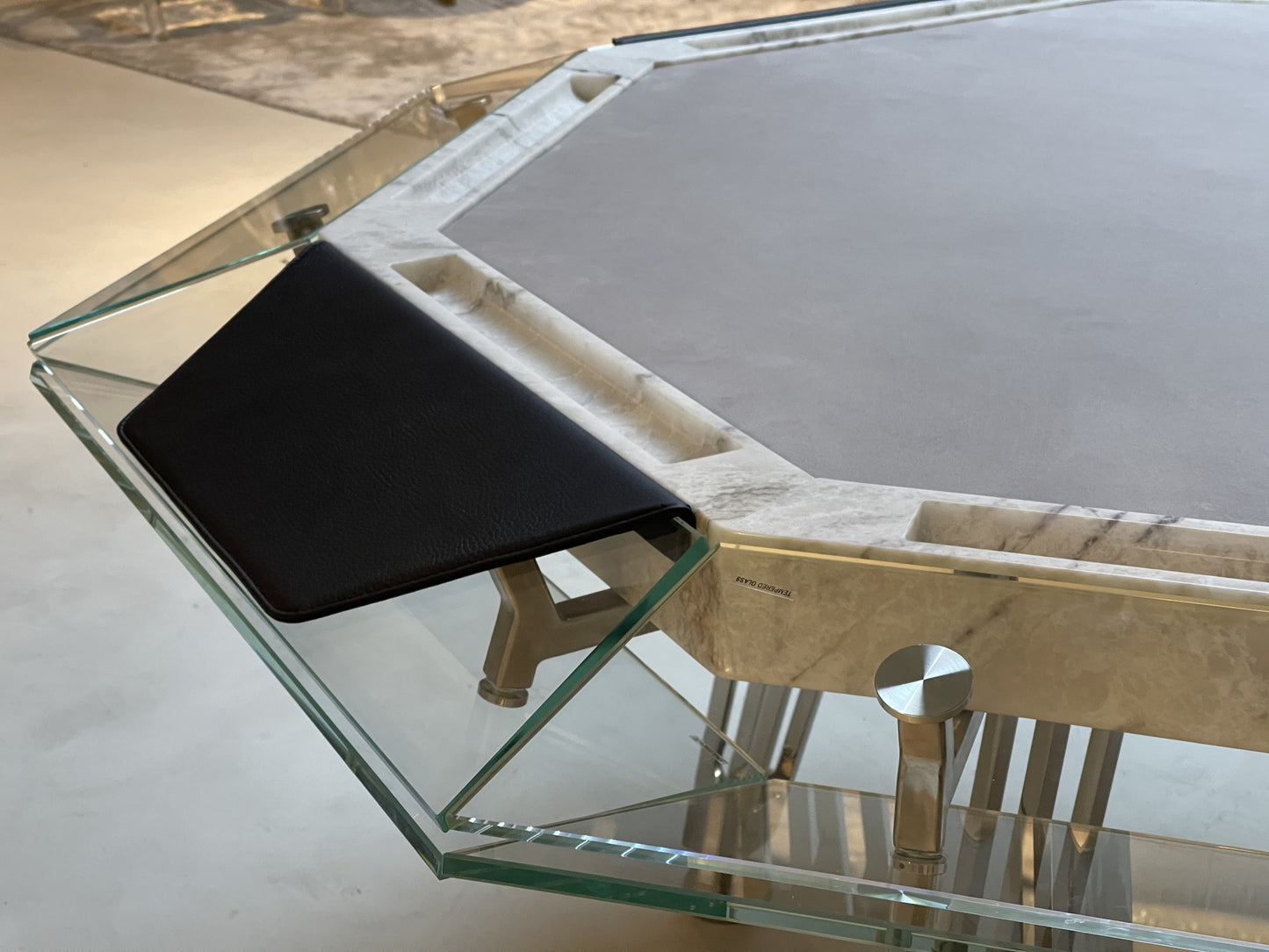 Mesa de póquer de cristal para ocho personas