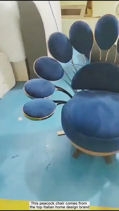 Sillón de terciopelo de lujo con forma de pavo real